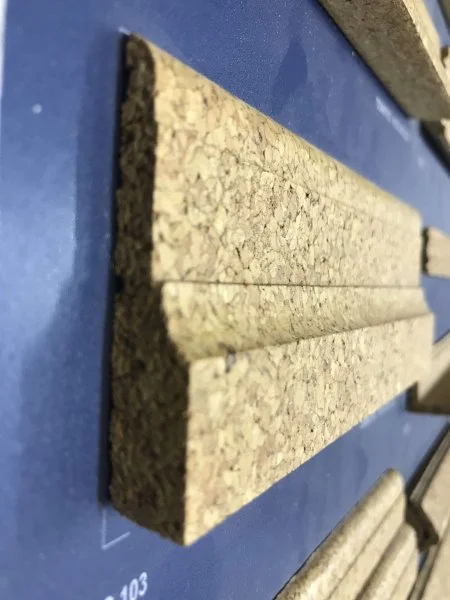 Плинтус пробковый ArtCorkDesing С 103 лакированный 12х65х910 мм в Кирове