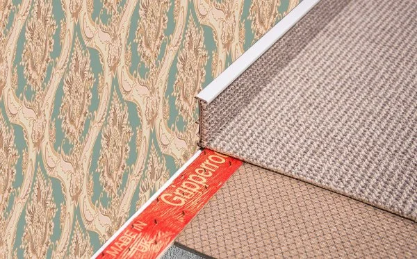 Плинтус для ковролина Korner Listwa 106 Светло-серый 2,5м (50мм) в Кирове