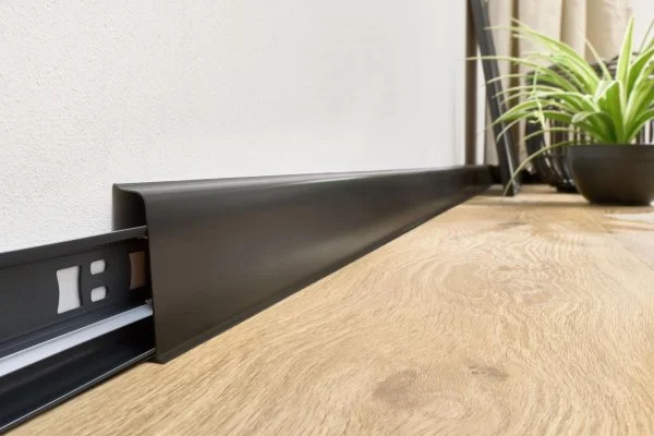 Плинтус пластиковый Arbiton INDO70 220 Чёрный матовый 2.5 м в Кирове