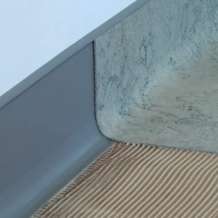 Коннелюрный односоставной плинтус Bonkeel Prof Серый (95х2700мм) в Кирове