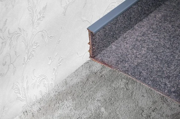 Плинтус для ковролина Korner Listwa 108 Графит 2,5м (50мм) в Кирове