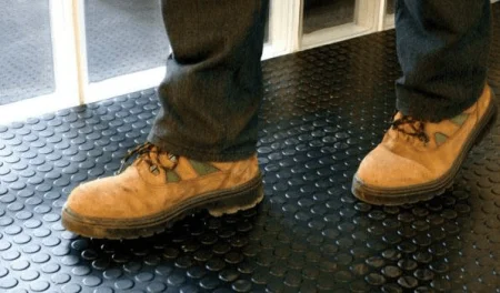 Противоскользящее резиновое покрытие Пятачки (1,2х10м) в Кирове