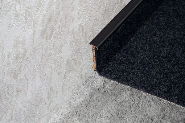 Плинтус для ковролина Korner Listwa 109 Черный 2,5м (50мм) в Кирове